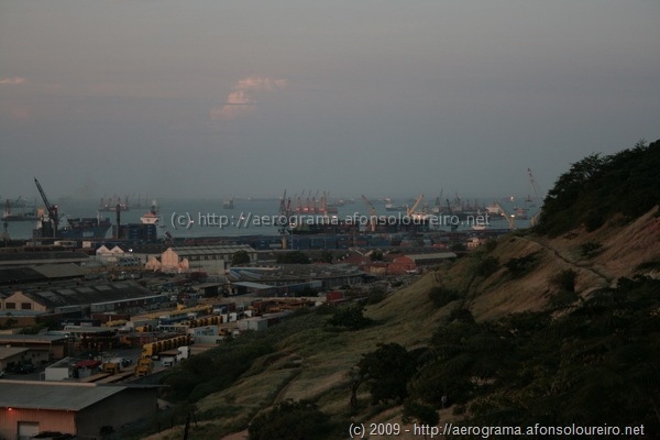 Porto de Luanda visto do Eixo Viário