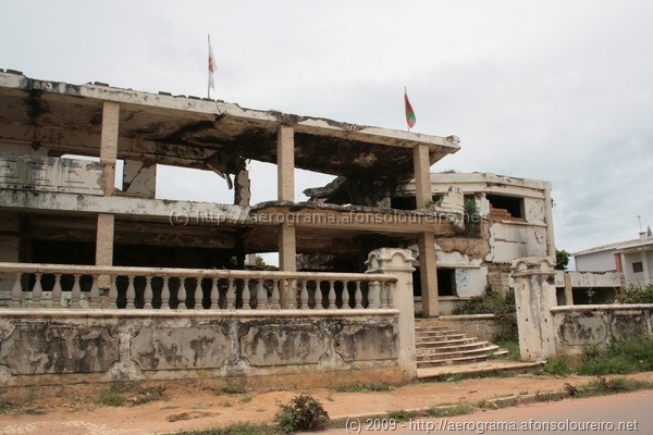 Casa de Jonas Savimbi destruída