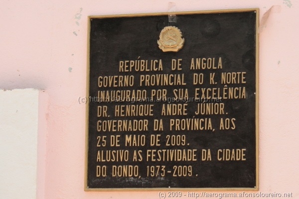 Placa comemorativa da inauguração do pavilhão