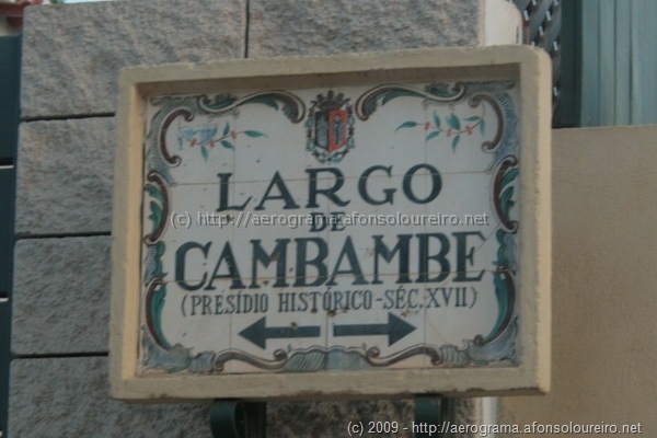 Placa toponímica do Largo de Cambambe