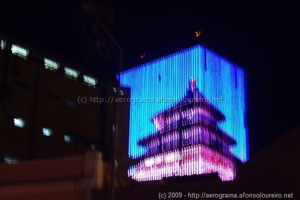 Torre CIF com imagem de pagode chinês na fachada